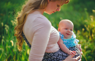 6 Ways to Properly Use a Baby Sling For Your Newborn
